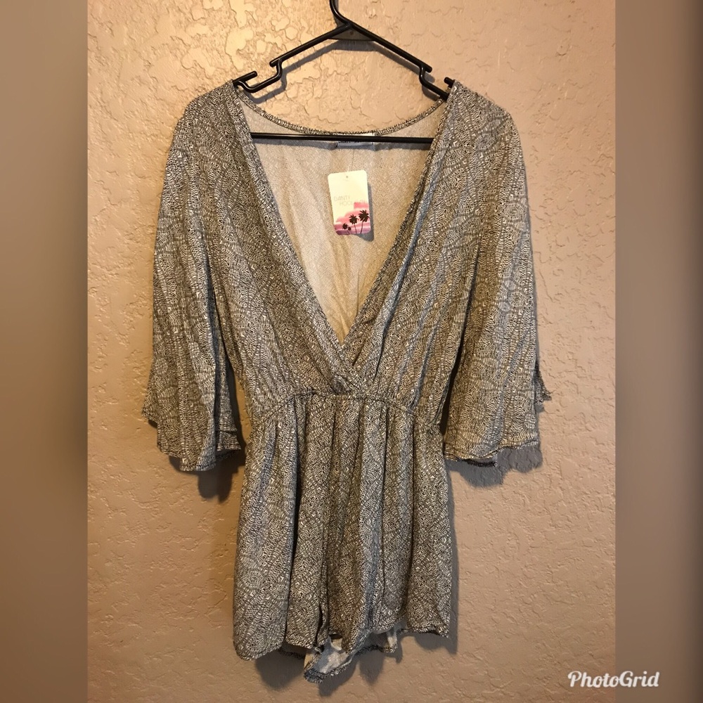Dainty hooligan romper size small